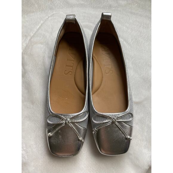 Eric Javits Paris Silver Square Toe Ballet Flat Bow 6 EU 37 GUC Summer Fall - Picture 9 of 11